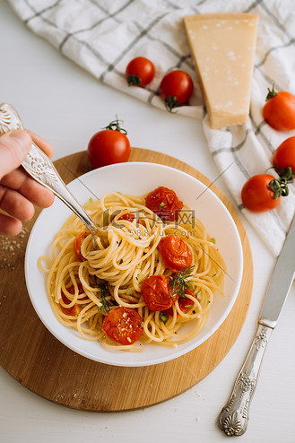 金年会下载-如何巧妙运用香料提升意大利面碳ara拉的风味